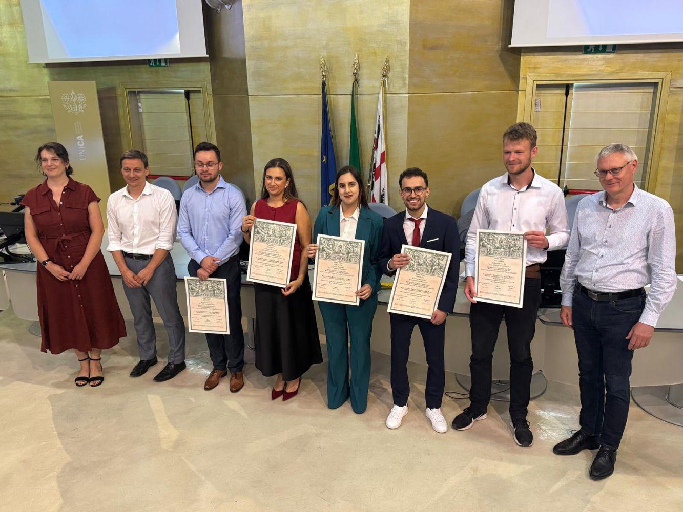 Gratulujeme absolventům double degree programu!